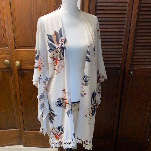 Floral kimono - Picture 1 of 5